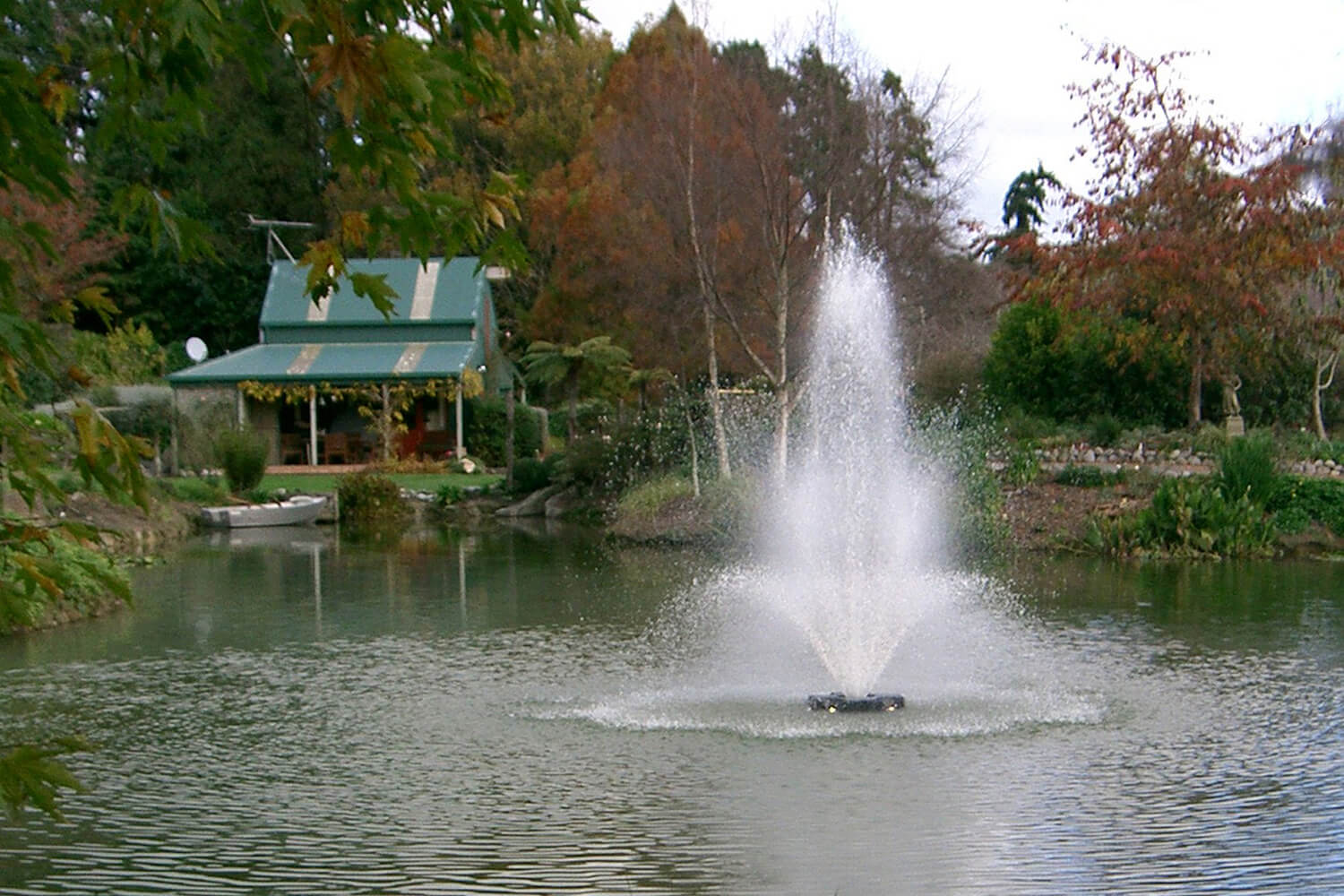An Otterbine Tristar Aerating Fountain